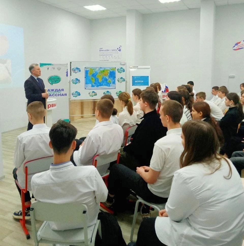Экологический урок министра экологии Красноярского края в школе героя.