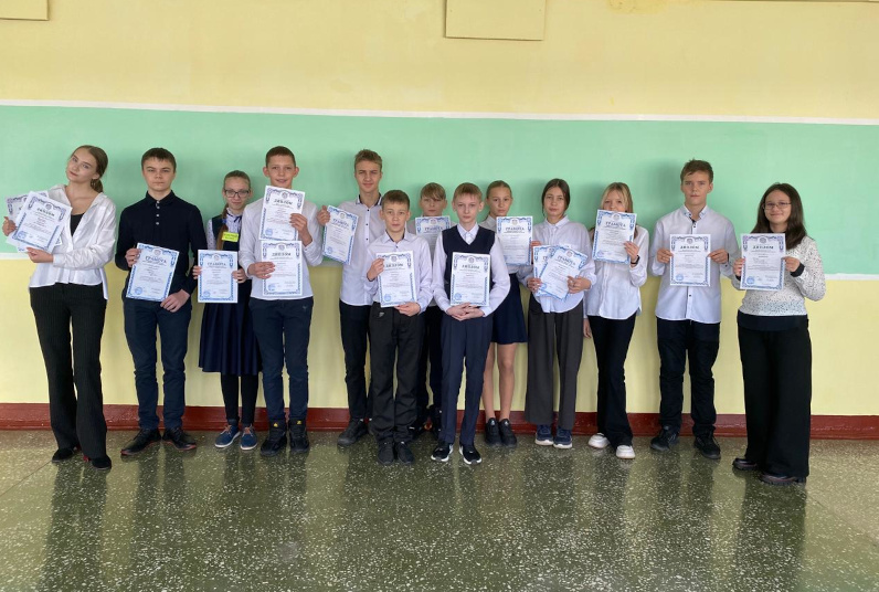 Награждение победителей и призеров школьного этапа ВсОШ.